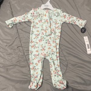6/9 month onesie for baby. Never worn. Tag still on!